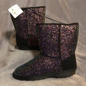 - BRAND NEW "Thereabouts" Girls Lil Atlantis Flat Heel Winter‎ Boots- Size 5M